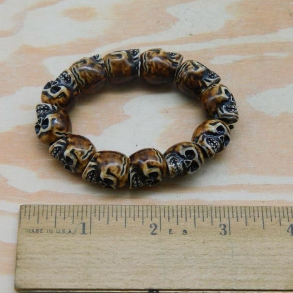 Painted Stone‎ Skull Stretch Bracelett - Picture 2 of 2